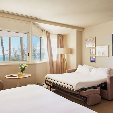 Mercure Raphael Centre Hotel 4*