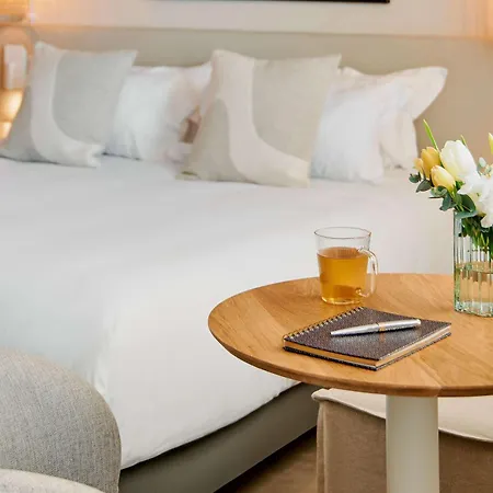 Mercure Raphael Centre 4*