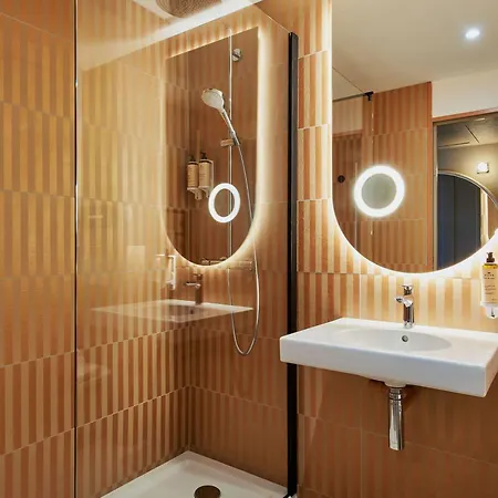 Mercure Raphael Centre Hotel