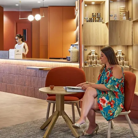 Hotel Mercure Raphael Centre 4*