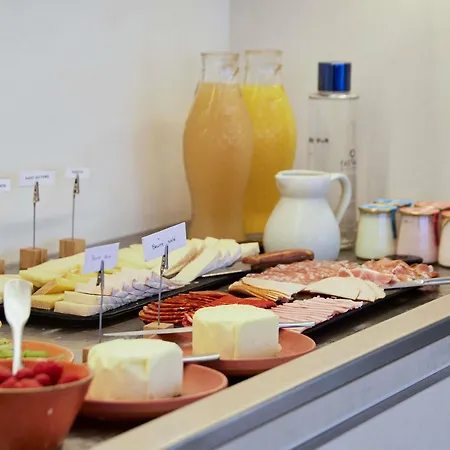 Mercure Raphael Centre מלון