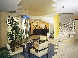 Mercure Raphael Centre Hotel 4*