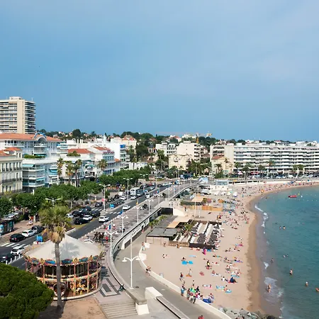 Mercure Raphael Centre 4*