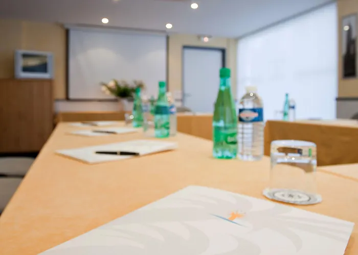 מלון Mercure Raphael Centre 4*