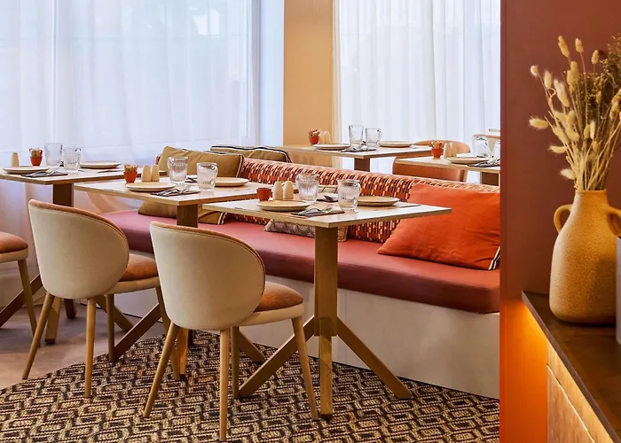 Mercure Raphael Centre מלון