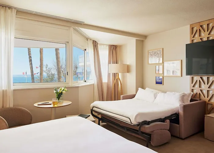 Mercure Raphael Centre מלון