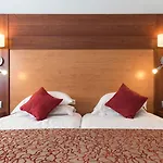 Mercure Raphael Centre Hotel 4*