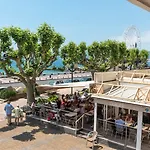 Mercure Raphael Centre Hotel 4*