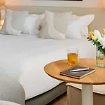 Mercure Raphael Centre Hotel 4*
