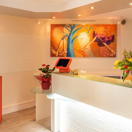 Mercure Raphael Centre 4*