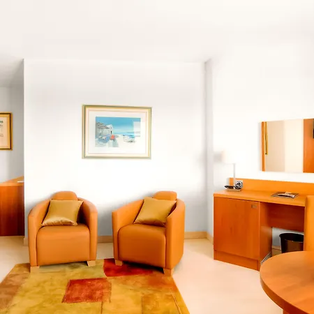 Mercure Raphael Centre Hotel