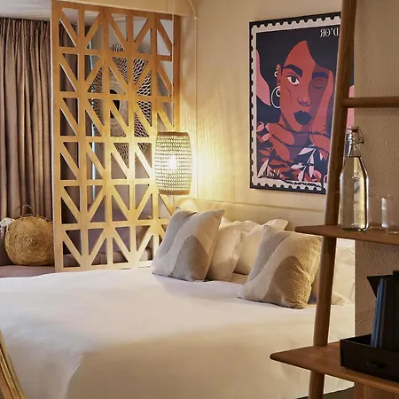 Mercure Raphael Centre 4*