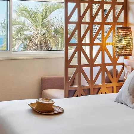 Hotel Mercure Raphael Centre 4*