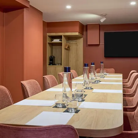 Mercure Raphael Centre Szálloda 4*