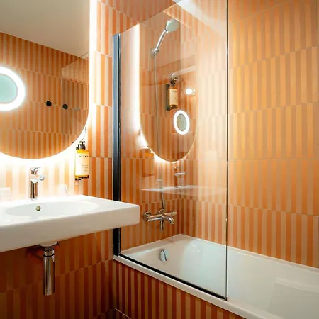 Mercure Raphael Centre מלון 4*