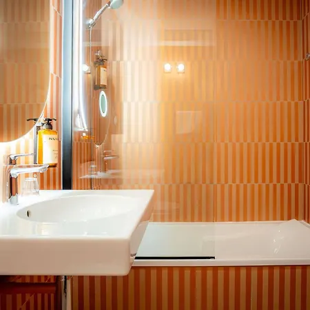 מלון Mercure Raphael Centre 4*