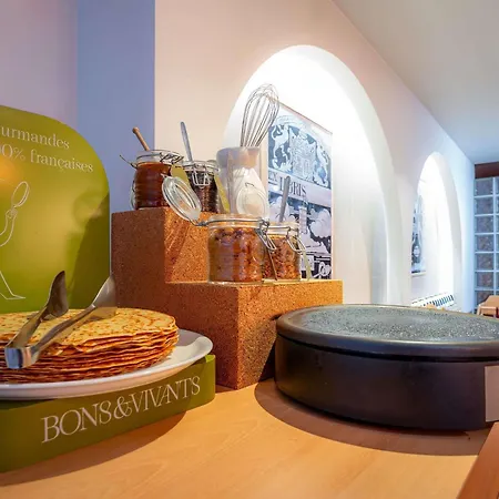 Mercure Raphael Centre Hotel 4*