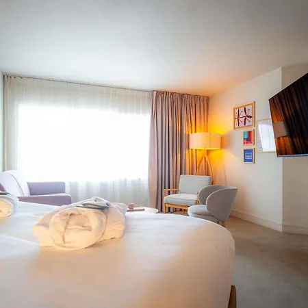 Mercure Raphael Centre Hotel 4*