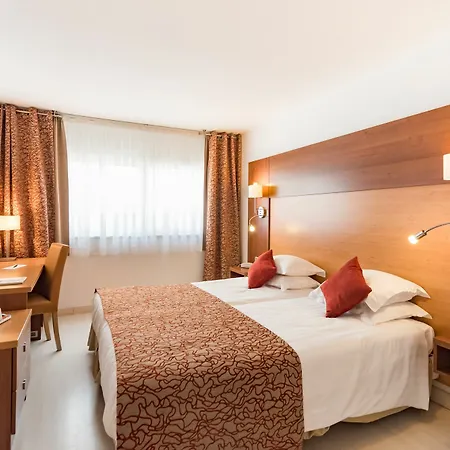 Mercure Raphael Centre Hotel 4*